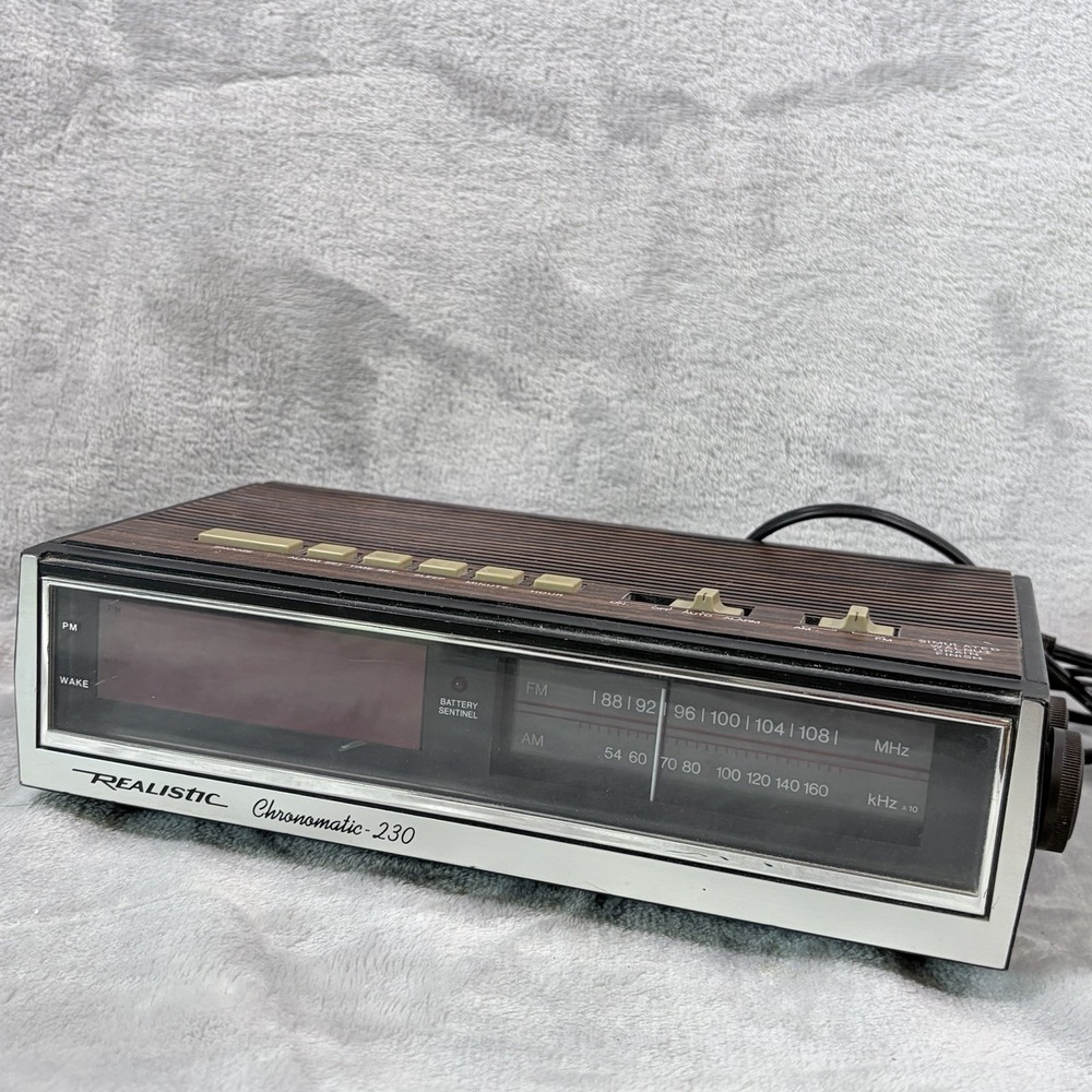 Vintage‎ Realistic Chronomatic-230 Alarm Clock Radio AM/FM Woodgrain Tested